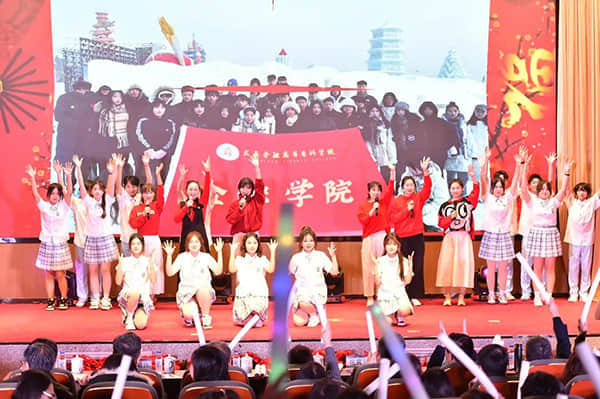 奥迪A6L e-tron，车长超5米，真的比燃油香！