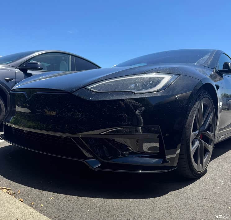 新款特斯拉Model S Plaid实车 依旧采用屏幕换挡 外观不再低调,新款特斯拉Model S Plaid实车 依旧采用屏幕换挡 外观不再低调