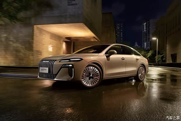 2025广州车展：荣威M7 DMH全球首发豆包深度思考大模型